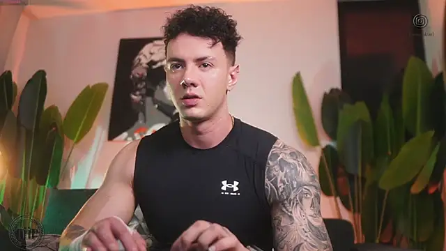 Thomas Falcon online show from November 25, 2025, 11:49 pm