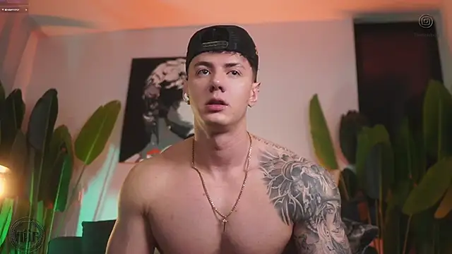 Thomas Falcon online show from November 27, 2025, 1:51 am