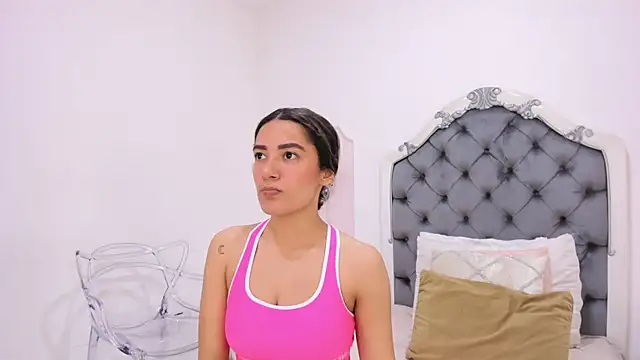 Skylerwhite02 online show from March 27, 2026, 3:45 am