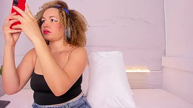 marianarey1  online show from October 6, 2025, 11:51 am