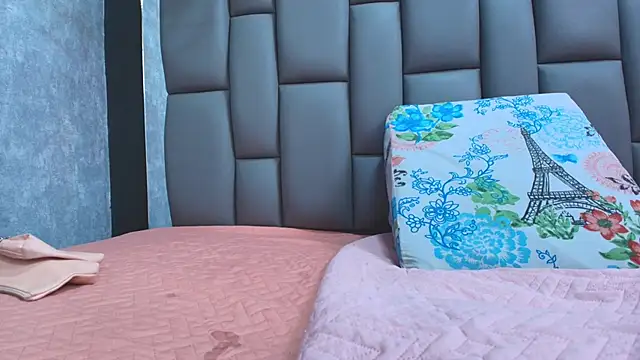 kissme luna online show from September 18, 2025, 7:49 pm