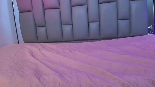 kissme luna online show from October 4, 2025, 7:01 pm