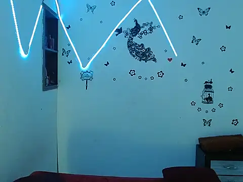 Mia2xsmith online show from November 5, 2025, 3:06 am