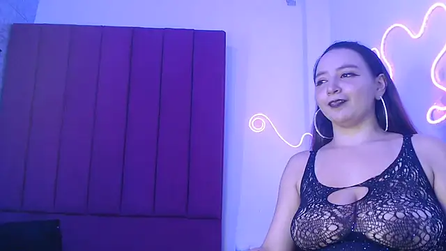 Snapshot of Mia2xsmith chatting on June 18, 2026, 8:47 am Mia2xsmith online show from June 18, 2026, 8:47 am