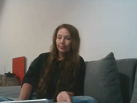 Avelinii online show from June 10, 2026, 5:23 pm