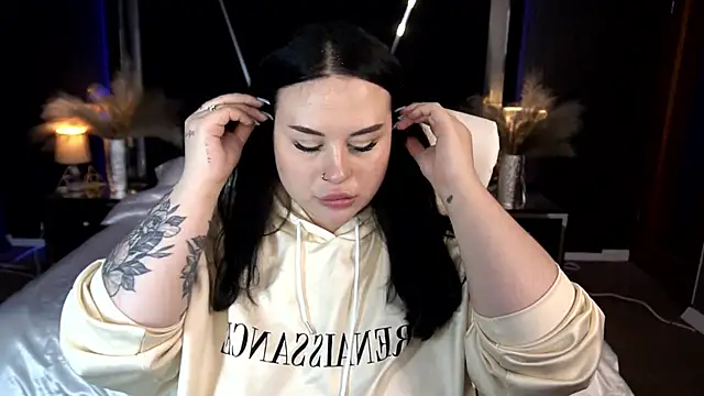 SerahMirabeli online show from December 3, 2025, 8:07 pm