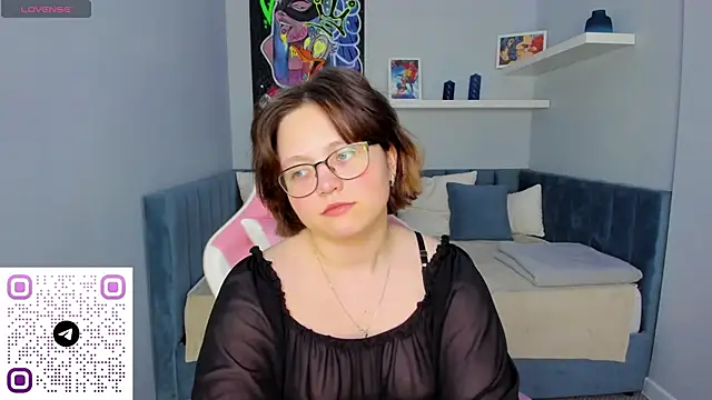 Mila  Cutee online show from October 19, 2025, 1:28 am