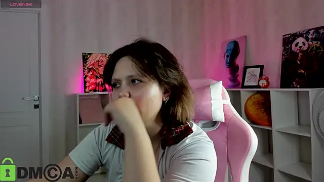 Mila  Cutee online show from December 4, 2025, 9:29 am