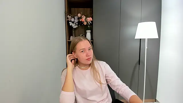 AlbaMesick online show from September 11, 2025, 5:40 am