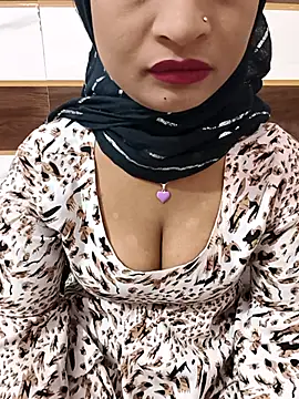 Itz Mayra  online show from November 12, 2025, 6:14 am