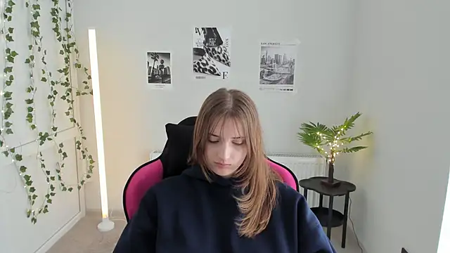 NeyliDream online show from April 21, 2026, 12:55 pm