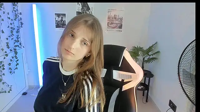 Snapshot of NeyliDream chatting on July 29, 2026, 1:09 pm NeyliDream online show from July 29, 2026, 1:09 pm