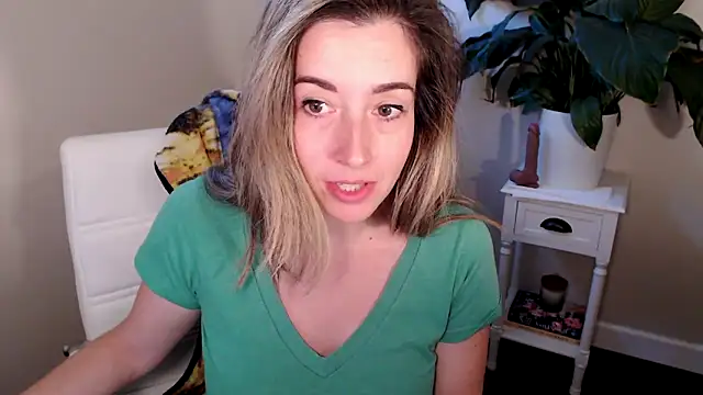 SuggestiveBehavior online show from October 10, 2025, 12:59 pm