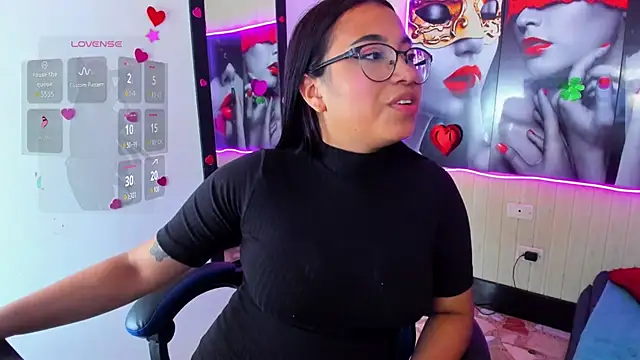 susan mooree online show from April 21, 2026, 8:01 pm