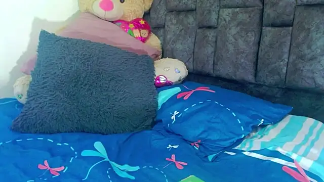 Charlotte Landry   online show from December 16, 2025, 6:46 pm