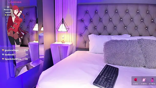 LunaBloomn online show from November 21, 2025, 5:11 pm