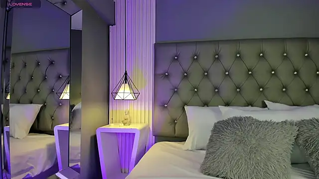 LunaBloomn online show from January 13, 2026, 5:07 pm