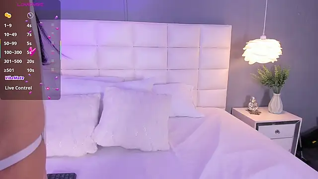 LunaBloomn online show from April 21, 2026, 5:06 pm