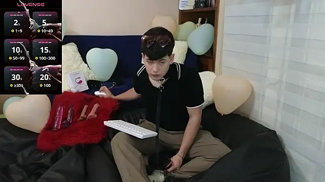 tightncuteass online show from February 15, 2026, 12:18 am