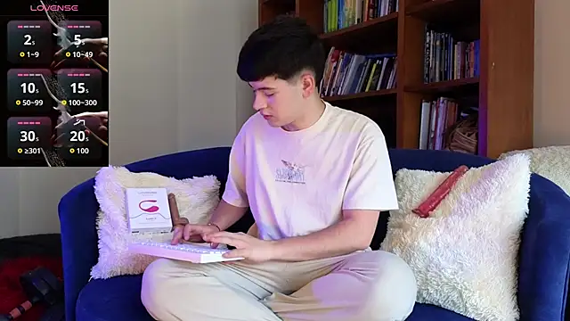 tightncuteass online show from April 24, 2026, 8:00 pm