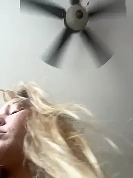 AllesandraLove online show from April 23, 2026, 7:27 pm