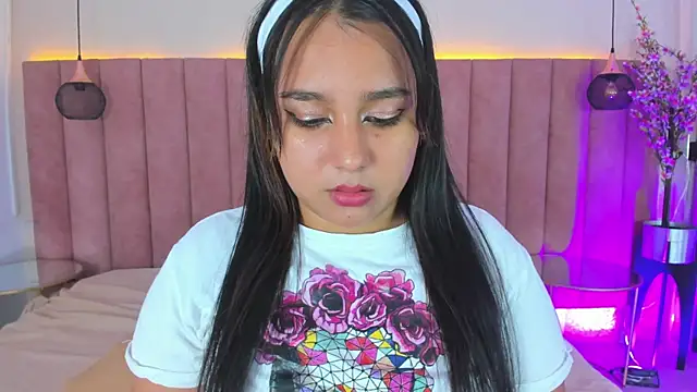 IvannaaVega online show from October 17, 2025, 4:48 am