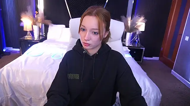 FoxyMayy online show from October 7, 2025, 12:46 pm