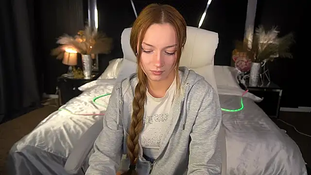 FoxyMayy online show from November 9, 2025, 9:02 pm