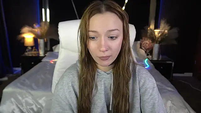 FoxyMayy online show from December 1, 2025, 2:11 pm