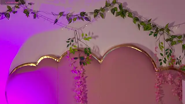 Lauuu2007 online show from April 22, 2026, 9:27 pm