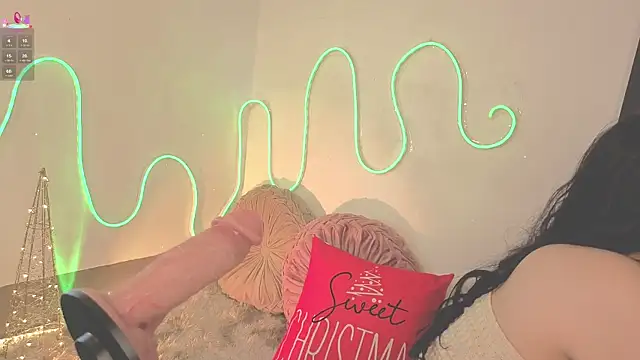 ashlynnlowe  online show from December 14, 2025, 7:07 pm