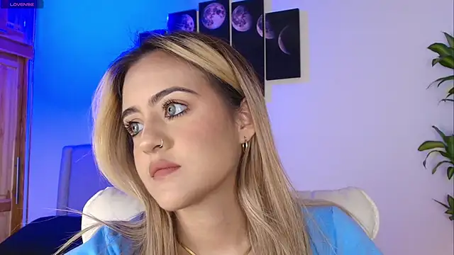 MaryMoon  online show from October 18, 2025, 10:10 pm