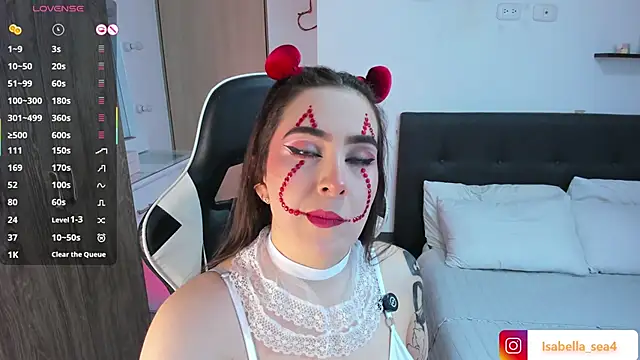 isabella sea  online show from October 2, 2025, 1:34 am