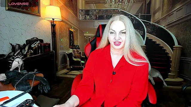 Nina Devillle online show from February 17, 2026, 11:33 pm