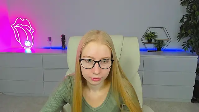 Alina Blonde online show from September 13, 2025, 5:40 am