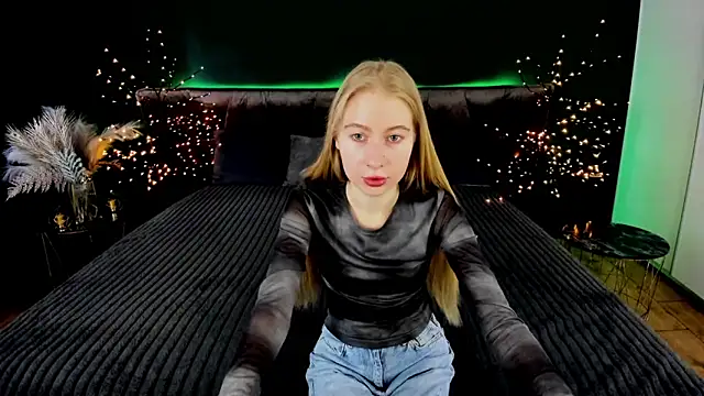 Alina Blonde online show from September 14, 2025, 12:04 pm