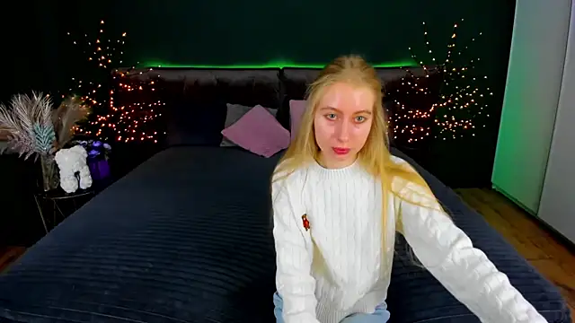 Alina Blonde online show from October 30, 2025, 6:37 am