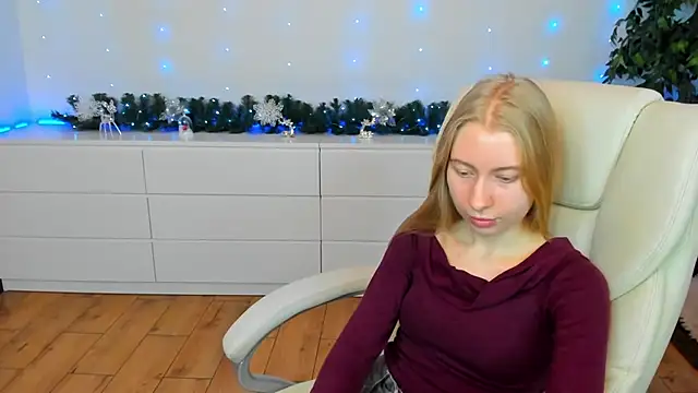 Alina Blonde online show from December 3, 2025, 6:32 am