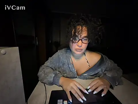 Snapshot of Aveliia chatting on July 26, 2026, 8:38 pm Aveliia online show from July 26, 2026, 8:38 pm