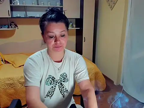 Snapshot of Soffy_Skye chatting on April 30, 2026, 5:03 am Soffy Skye online show from April 30, 2026, 5:03 am