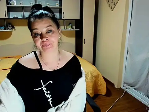 Snapshot of Soffy_Skye chatting on May 9, 2026, 4:28 am Soffy Skye online show from May 9, 2026, 4:28 am