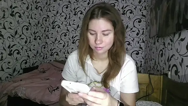 YourEmilie online show from September 19, 2025, 9:15 pm