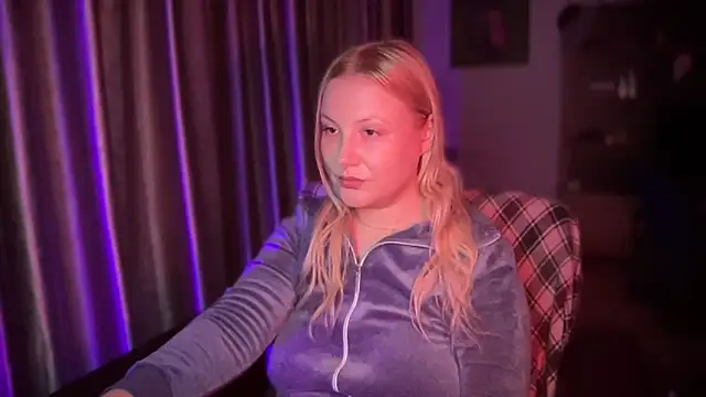 Snapshot of BikiHellena chatting on December 14, 2025, 7:03 am BikiHellena online show from December 14, 2025, 7:03 am