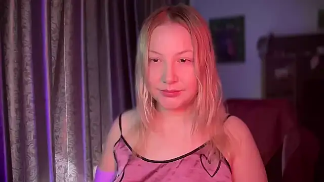 Snapshot of BikiHellena chatting on April 3, 2026, 8:01 am BikiHellena online show from April 3, 2026, 8:01 am