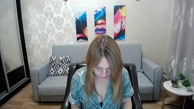 shy hot cat online show from October 17, 2025, 6:38 am