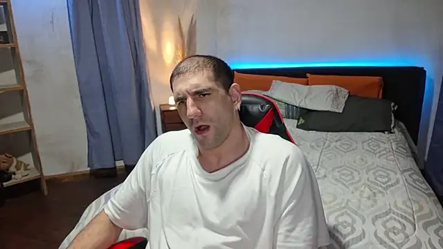 Snapshot of ObeyLust chatting on November 30, 2025, 1:20 am ObeyLust online show from November 30, 2025, 1:20 am