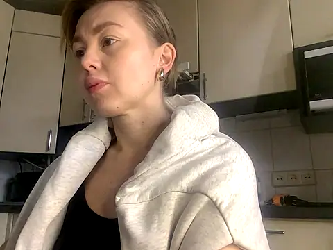 MartaLuna  online show from January 7, 2026, 9:45 am