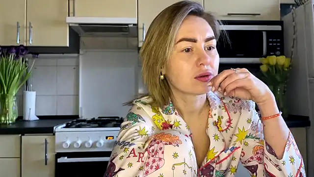 MartaLuna  online show from March 12, 2026, 11:16 am