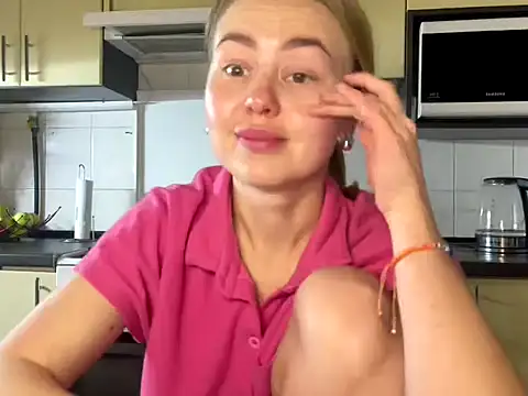 MartaLuna  online show from March 31, 2026, 8:09 pm