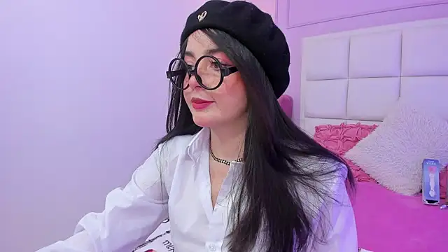 Ashleypetit online show from February 6, 2026, 12:19 pm